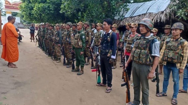 မုံရွာက ကာကွယ်ရေးစခန်းတစ်ခု စီးနင်းခံရပြီး လက်နက်ပစ္စည်းတွေ ဆုံးရှုံး မုံရွာက ကာကွယ်ရေးစခန်းတစ်ခု စီးနင်းခံရပြီး လက်နက်ပစ္စည်းတွေ ဆုံးရှုံး