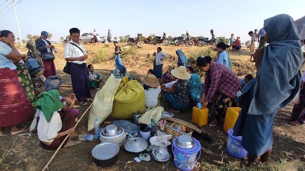 ပုလဲမြို့ပေါ်မှာ သုံးရက်ဆက် တိုက်ပွဲပြင်းထန်နေ ပုလဲမြို့ပေါ်မှာ သုံးရက်ဆက် တိုက်ပွဲပြင်းထန်နေ