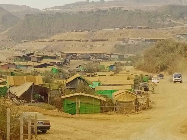 ဖားကန့်ရောက် မကွေးနဲ့ စစ်ကိုင်းက စစ်ဘေးဒုက္ခသည်တွေ နေရာရွှေ့ပြောင်းရ