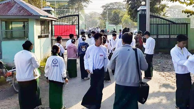 မန္တလေးမှာ စစ်ကောင်စီရဲ့ဖမ်းဆီးမှုကို ဓာတ်ပုံရိုက်သူ ပစ်ခတ်ခံရလို့ သေဆုံး မန္တလေးမှာ စစ်ကောင်စီရဲ့ဖမ်းဆီးမှုကို ဓာတ်ပုံရိုက်သူ ပစ်ခတ်ခံရလို့ သေဆုံး