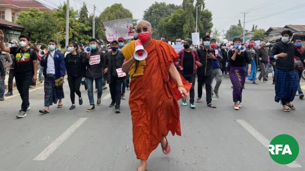 မြစ်ကြီးနားမှာ ဆန္ဒပြတာကြောင့် အဖမ်းခံရသူ ၂၁ ဦးရှိပြီ မြစ်ကြီးနားမှာ ဆန္ဒပြတာကြောင့် အဖမ်းခံရသူ ၂၁ ဦးရှိပြီ