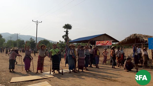 aungthapyay-villager-protest-622.jpg aungthapyay-villager-protest-622.jpg