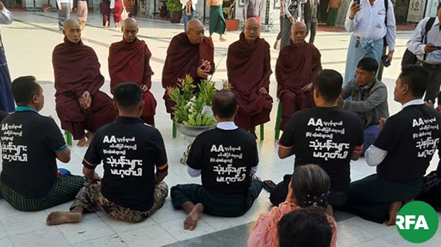 aa-hostage-mdy-prayer-622.jpg aa-hostage-mdy-prayer-622.jpg