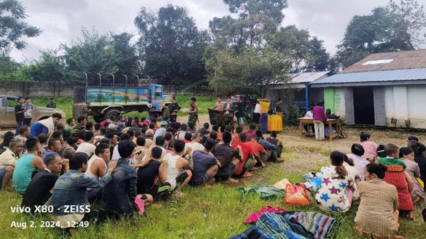 လားရှိုးက နိုင်ငံရေးအကျဉ်းသားတချို့ မိသားစုနဲ့ အဆက်အသွယ်ရ လားရှိုးက နိုင်ငံရေးအကျဉ်းသားတချို့ မိသားစုနဲ့ အဆက်အသွယ်ရ