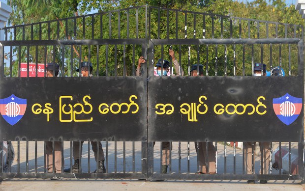 ထောင်ဝန်ထမ်းတွေက နိုင်ငံရေးအကျဉ်းသားမိသားစုတွေကို ငွေလိမ်တောင်းနေကြောင်း PPNM ထုတ်ပြန် ထောင်ဝန်ထမ်းတွေက နိုင်ငံရေးအကျဉ်းသားမိသားစုတွေကို ငွေလိမ်တောင်းနေကြောင်း PPNM ထုတ်ပြန်