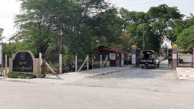 ထောင်တွင်းမှာ ကလေးနဲ့အတူရှိတဲ့ နိုင်ငံရေးအကျဉ်းသူ လေးဆယ်ခန့်ရှိနေ