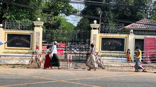 အင်းစိန်ထောင်က နိုင်ငံရေးအကျဉ်းသား ၁၃၀ ထောင်ပြောင်းရွှေ့ခံရ