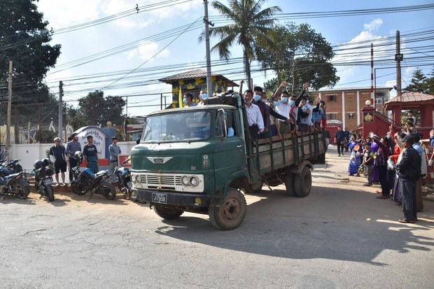 လားရှိုးအကျဉ်းထောင်က သတင်းထောက် အပါအဝင် အကျဉ်းသား ၁၀၀ ကျော်ပြန်လွတ် လားရှိုးအကျဉ်းထောင်က သတင်းထောက် အပါအဝင် အကျဉ်းသား ၁၀၀ ကျော်ပြန်လွတ်