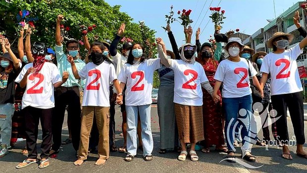ဖိနှိပ်မှုကြားက အရှိန်မပျက်တဲ့ ၂ ခြောက်လုံး သပိတ် ဖိနှိပ်မှုကြားက အရှိန်မပျက်တဲ့ ၂ ခြောက်လုံး သပိတ်