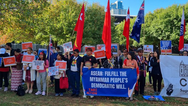 မြန်မာ့အရေး ပါဝင်ဆောင်ရွက်ပေးဖို့ ဩစတြေးလျရောက်မြန်မာတွေ ဆန္ဒပြတောင်းဆို မြန်မာ့အရေး ပါဝင်ဆောင်ရွက်ပေးဖို့ ဩစတြေးလျရောက်မြန်မာတွေ ဆန္ဒပြတောင်းဆို