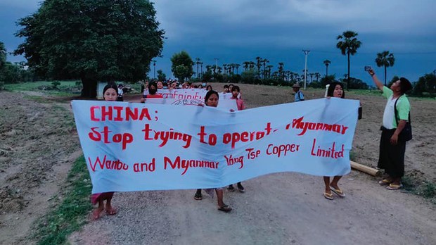 တရုတ်ကြေးနီစီမံကိန်းတွေရပ်တန့်ဖို့ ဒေသခံတွေဆန္ဒပြတောင်းဆို တရုတ်ကြေးနီစီမံကိန်းတွေရပ်တန့်ဖို့ ဒေသခံတွေဆန္ဒပြတောင်းဆို