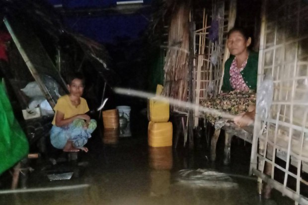 မြောက်ဦးက ပီပင်ရင်းစစ်ဘေးဒုက္ခသည်စခန်း ရေနစ်မြုပ်နေ