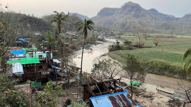 မုန်တိုင်းသင့်ပြည်သူတွေ အရေးပေါ်အကူအညီ လိုအပ်နေဆဲလို့ AA ပြော မုန်တိုင်းသင့်ပြည်သူတွေ အရေးပေါ်အကူအညီ လိုအပ်နေဆဲလို့ AA ပြော