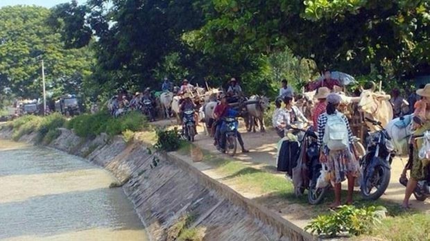ဒီပဲယင်းမှာ ၁၅ ဦး အဖမ်းခံရပြီး တစ်သောင်းကျော် ထွက်ပြေးနေရ ဒီပဲယင်းမှာ ၁၅ ဦး အဖမ်းခံရပြီး တစ်သောင်းကျော် ထွက်ပြေးနေရ