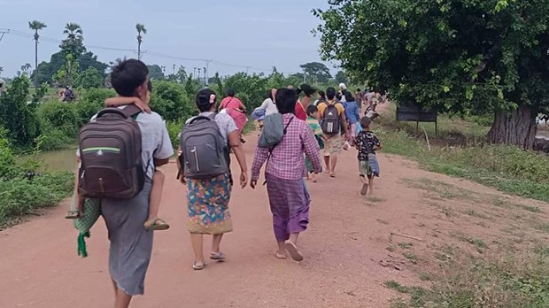 ခင်ဦးနဲ့ ကန့်ဘလူမှာ စစ်ကြောင်းထိုးလို့ လူငါးထောင်ကျော် ထွက်ပြေးရ ခင်ဦးနဲ့ ကန့်ဘလူမှာ စစ်ကြောင်းထိုးလို့ လူငါးထောင်ကျော် ထွက်ပြေးရ