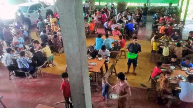 ဖားကန့်က စစ်ကောင်စီတပ်စခန်းတွေတိုက်ခိုက်ခံရပြီး ဒေသခံသုံးထောင်ကျော် ထွက်ပြေး ဖားကန့်က စစ်ကောင်စီတပ်စခန်းတွေတိုက်ခိုက်ခံရပြီး ဒေသခံသုံးထောင်ကျော် ထွက်ပြေး