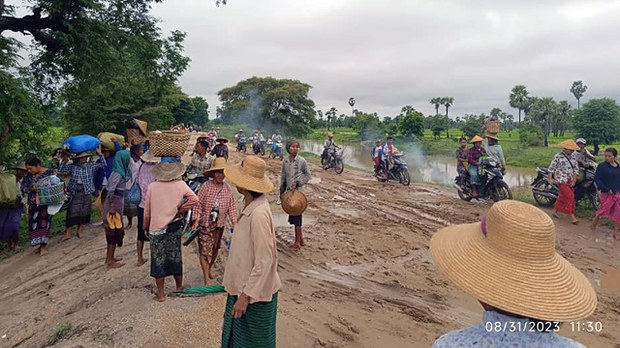 ခင်ဦးမှာ စစ်ကြောင်းဝင်လာလို့ လူခြောက်ထောင်ကျော် ထွက်ပြေးနေရ ခင်ဦးမှာ စစ်ကြောင်းဝင်လာလို့ လူခြောက်ထောင်ကျော် ထွက်ပြေးနေရ