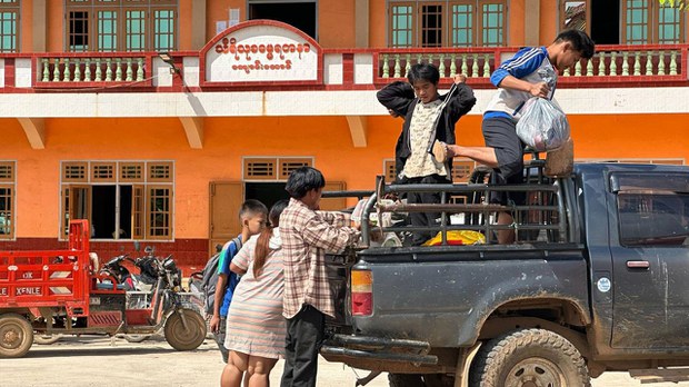 တိုက်ပွဲကြောင့် လားရှိုးမြို့ပေါ်ကို စစ်ဘေးဒုက္ခသည် ၁၅၀၀ ခန့်ရောက်ရှိလာ တိုက်ပွဲကြောင့် လားရှိုးမြို့ပေါ်ကို စစ်ဘေးဒုက္ခသည် ၁၅၀၀ ခန့်ရောက်ရှိလာ
