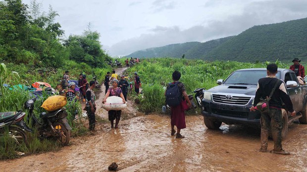 ကရင်နီဒေသက ရေဘေးထပ်ကြုံနေရတဲ့ စစ်ဘေးဒုက္ခသည်တွေ အကူအညီလိုနေ ကရင်နီဒေသက ရေဘေးထပ်ကြုံနေရတဲ့ စစ်ဘေးဒုက္ခသည်တွေ အကူအညီလိုနေ