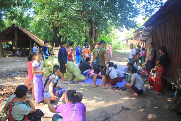 တိုက်ပွဲတွေကြောင့် ကော့ကရိတ် ဒေသခံလေးရာကျော် ထွက်ပြေးနေရ တိုက်ပွဲတွေကြောင့် ကော့ကရိတ် ဒေသခံလေးရာကျော် ထွက်ပြေးနေရ