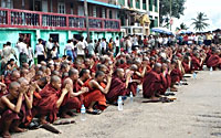 monks_praying_200px.jpg monks_praying_200px.jpg