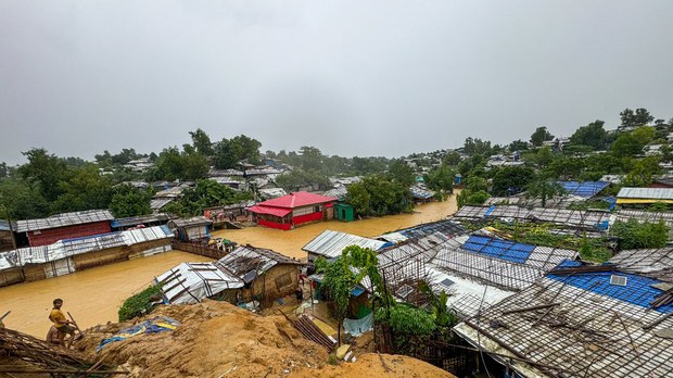 ရိုဟင်ဂျာဒုက္ခသည်စခန်းမှာ ရေကြီးနစ်မြုပ်တာကြောင့် အိမ်ထောင်စုနှစ်ရာကျော် ရေဘေးသင့် ရိုဟင်ဂျာဒုက္ခသည်စခန်းမှာ ရေကြီးနစ်မြုပ်တာကြောင့် အိမ်ထောင်စုနှစ်ရာကျော် ရေဘေးသင့်