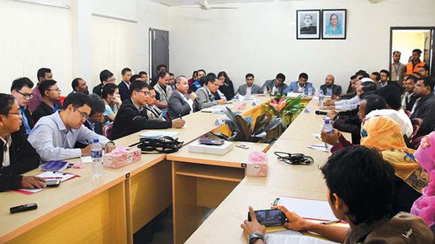 myanmar-officer-meet-bangladesh-refugees-622 myanmar-officer-meet-bangladesh-refugees-622