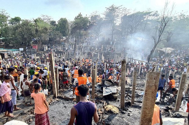 ရိုဟင်ဂျာဒုက္ခသည်စခန်း မီးလောင်မှု လူတစ်ထောင်ကျော် အိုးအိမ်မဲ့