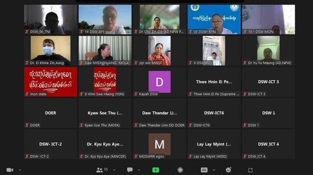 စစ်ကောင်စီဝန်ကြီး ဒေါ်သက်သက်ခိုင် ဆန္ဒပြခံရ