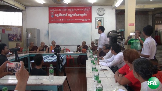 saffron-revolution-meeting-620.jpg saffron-revolution-meeting-620.jpg