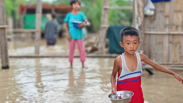 စစ်ကိုင်းတိုင်းမှာ ရေကြီးမှုကြောင့် စစ်ဘေးဒုက္ခသည်တွေနဲ့ ဒေသခံတွေ အရေးပေါ်ပြောင်းရွှေ့ရ စစ်ကိုင်းတိုင်းမှာ ရေကြီးမှုကြောင့် စစ်ဘေးဒုက္ခသည်တွေနဲ့ ဒေသခံတွေ အရေးပေါ်ပြောင်းရွှေ့ရ