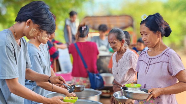 ဆားလင်းကြီးမှာ စစ်ကြောင်းနဲ့တိုးတဲ့ ကလေးတစ်ဦး ပစ်သတ်ခံရ ဆားလင်းကြီးမှာ စစ်ကြောင်းနဲ့တိုးတဲ့ ကလေးတစ်ဦး ပစ်သတ်ခံရ