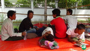 san-kaung-worker-305.jpg