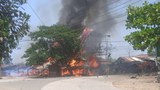 ဒရုန်းနဲ့ ဗုံးသီးချတိုက်ခိုက်ခံရလို့ စနဲမြို့ဈေး မီးလောင်ပျက်စီး