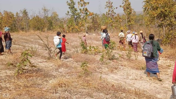 ဆိပ်ဖြူမှာ စစ်ကြောင်းထိုးလို့ ဒေသခံ ငါးထောင်ကျော် ထွက်ပြေးနေရ
