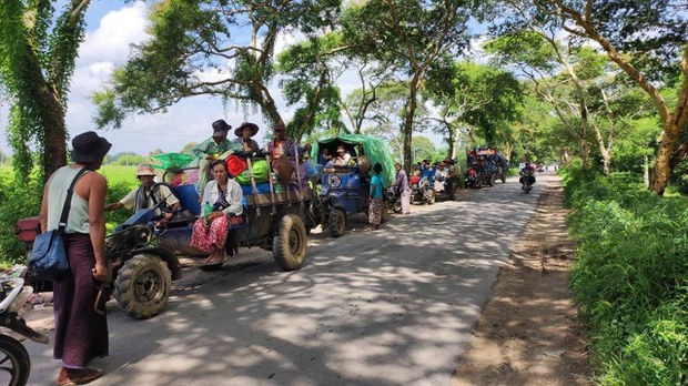 ရွှေဘိုမှာ စစ်ကြောင်းကြောင့် သုံးဦးသေ၊ ဒေသခံတစ်သောင်းကျော် ထွက်ပြေးနေရ ရွှေဘိုမှာ စစ်ကြောင်းကြောင့် သုံးဦးသေ၊ ဒေသခံတစ်သောင်းကျော် ထွက်ပြေးနေရ
