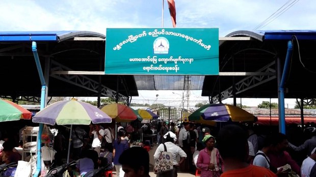 အသံတိတ်သပိတ်မှာ ပါဝင်လို့ မန္တလေးကျောက်ဝိုင်းက ဆိုင်ခန်းရှစ်ဆယ်ကျော် ပိတ်သိမ်းခံရ