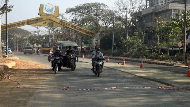 စစ်တွေမြို့ စက်ရုံစုရပ်ကွက် ရဲကင်းစခန်းအနီးက နေအိမ်တွေ ဖြိုဖျက်ရွှေ့ပြောင်းခံရ