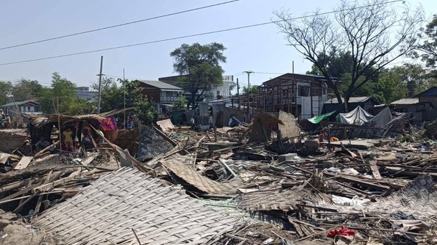 မန္တလေးက နေအိမ် ၁၂၀၀ ကျော် ကျူးကျော်ဆိုပြီး အင်အားသုံးဖယ်ရှားခံရ မန္တလေးက နေအိမ် ၁၂၀၀ ကျော် ကျူးကျော်ဆိုပြီး အင်အားသုံးဖယ်ရှားခံရ