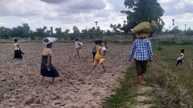 ဒီပဲယင်းမှာတိုက်ပွဲဖြစ်၊ စစ်ဘေးရှောင် အမျိုးသမီးတစ်ယောက် ပိုးထိသေဆုံး ဒီပဲယင်းမှာတိုက်ပွဲဖြစ်၊ စစ်ဘေးရှောင် အမျိုးသမီးတစ်ယောက် ပိုးထိသေဆုံး