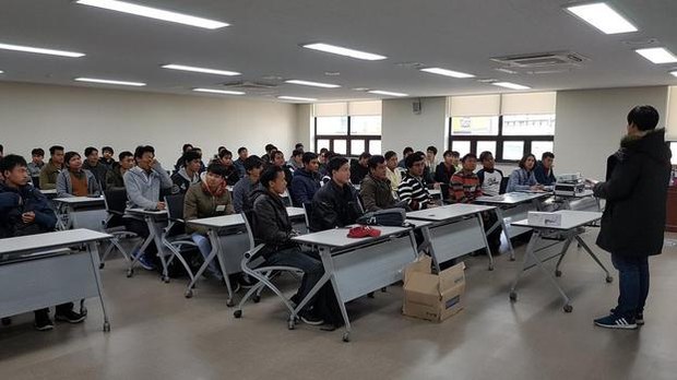 s-korea-workers-622 s-korea-workers-622