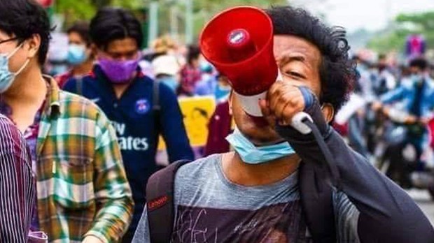 နေပြည်တော်က ဆန္ဒပြကျောင်းသားခေါင်းဆောင်တစ်ဦးကို စစ်ကောင်စီ ရိုက်နှက်ဖမ်းဆီး နေပြည်တော်က ဆန္ဒပြကျောင်းသားခေါင်းဆောင်တစ်ဦးကို စစ်ကောင်စီ ရိုက်နှက်ဖမ်းဆီး