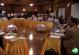 four-talks-305.jpg four-talks-305.jpg