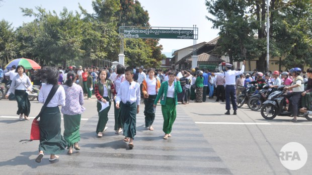 myitkyina-students-622.jpg myitkyina-students-622.jpg