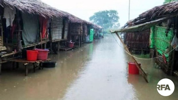 မြောက်ဦး တိမ်ညိုစစ်ဘေးဒုက္ခသည်စခန်းမှာ ရေကြီးနေလို့ ဒုက္ခသည်တွေ အခက်အခဲဖြစ်နေ