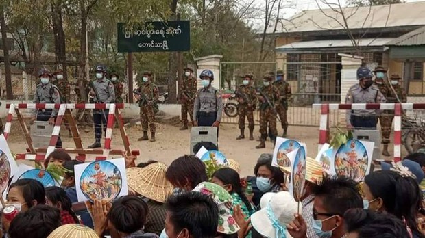 တောင်သာ စံဦးရွာမှာ ရွာသားလေးဦး ရိုက်နှက်ဖမ်းဆီးခံရ