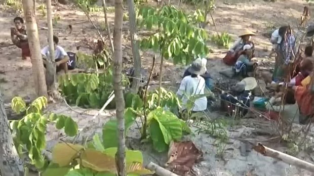 စစ်ကောင်စီတပ်တွေ ဝင်ရောက်ဖမ်းဆီးလို့ ဒေသခံ ၅၀၀၀ လောက် ထွက်ပြေးနေရ စစ်ကောင်စီတပ်တွေ ဝင်ရောက်ဖမ်းဆီးလို့ ဒေသခံ ၅၀၀၀ လောက် ထွက်ပြေးနေရ