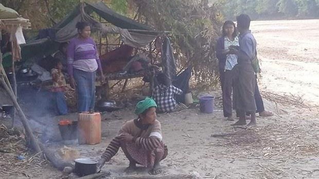 သပိတ်ကျင်းမှာ ဒေသခံ ရှစ်ဆယ်ကျော်ထိန်းသိမ်းခံထားရပြီး လူနှစ်ထောင်ခန့် ထွက်ပြေးနေရ သပိတ်ကျင်းမှာ ဒေသခံ ရှစ်ဆယ်ကျော်ထိန်းသိမ်းခံထားရပြီး လူနှစ်ထောင်ခန့် ထွက်ပြေးနေရ