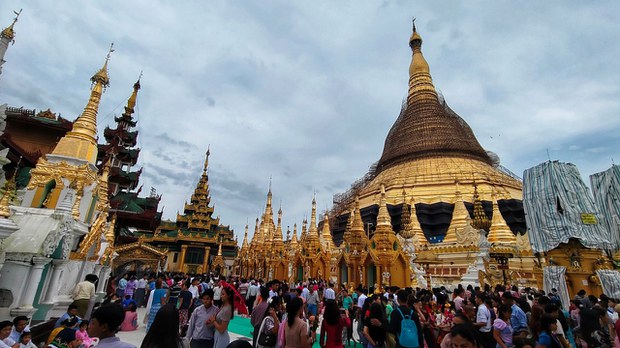 သီတင်းကျွတ်မှာ ချစ်ခင်သူတွေနဲ့အတူ ဆင်နွှဲခွင့်ရဖို့ ဆုတောင်းကြောင်း အမေရိကန်သံရုံး ထုတ်ပြန် သီတင်းကျွတ်မှာ ချစ်ခင်သူတွေနဲ့အတူ ဆင်နွှဲခွင့်ရဖို့ ဆုတောင်းကြောင်း အမေရိကန်သံရုံး ထုတ်ပြန်