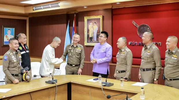 တရုတ်သရုပ်ဆောင် လူကုန်ကူးခံရမှုနဲ့ တရုတ်ဆယ်ဦးကို ထိုင်းအာဏာပိုင်တွေ ဖမ်းဆီး တရုတ်သရုပ်ဆောင် လူကုန်ကူးခံရမှုနဲ့ တရုတ်ဆယ်ဦးကို ထိုင်းအာဏာပိုင်တွေ ဖမ်းဆီး